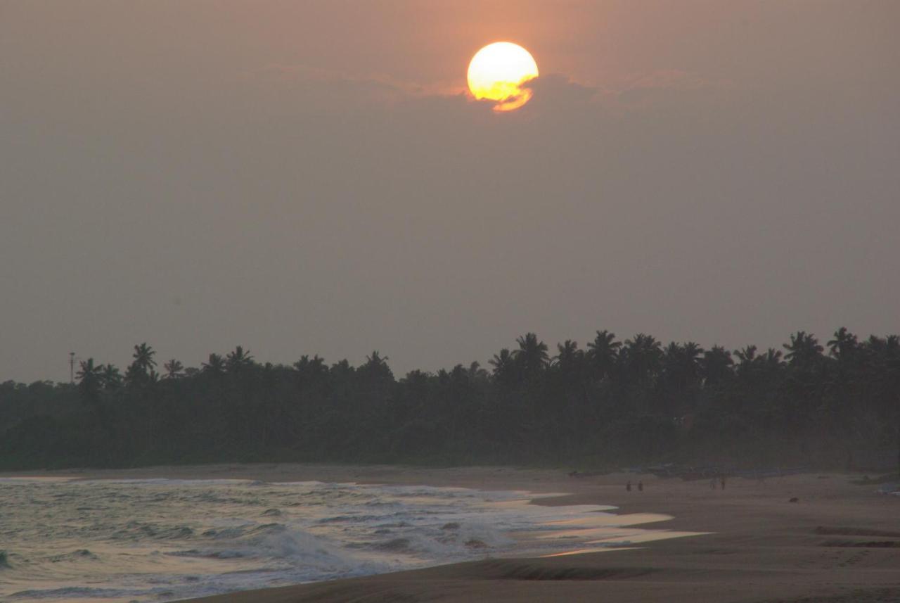 Lanka Beach Boutique Bungalows & Grand Villa Тангале Екстериор снимка